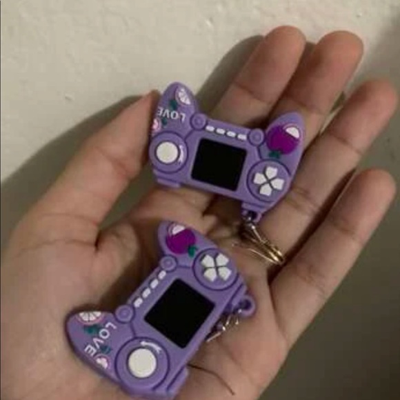 video game console long earrings - Picture 4 of 4